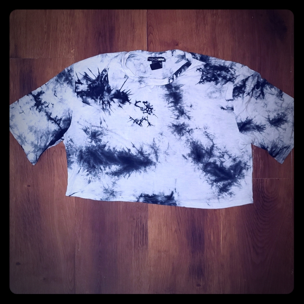 SOLD!!! Fashion Nova Tie dye cropped Tee